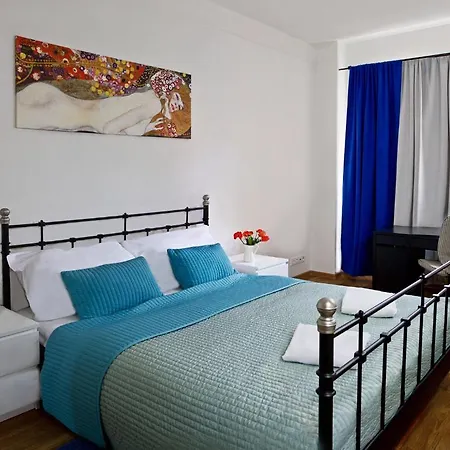 Center Apartment *